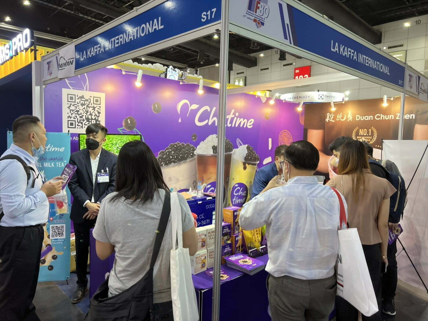 people are interested in Chatime & Duan Chua Zhen at Thailand's franchising show